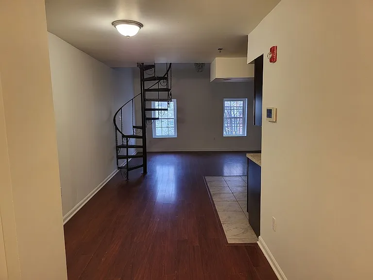 126 E Main St — Photo 3