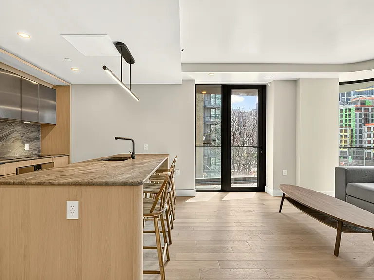 400 W 38th St #5GN — Photo 2