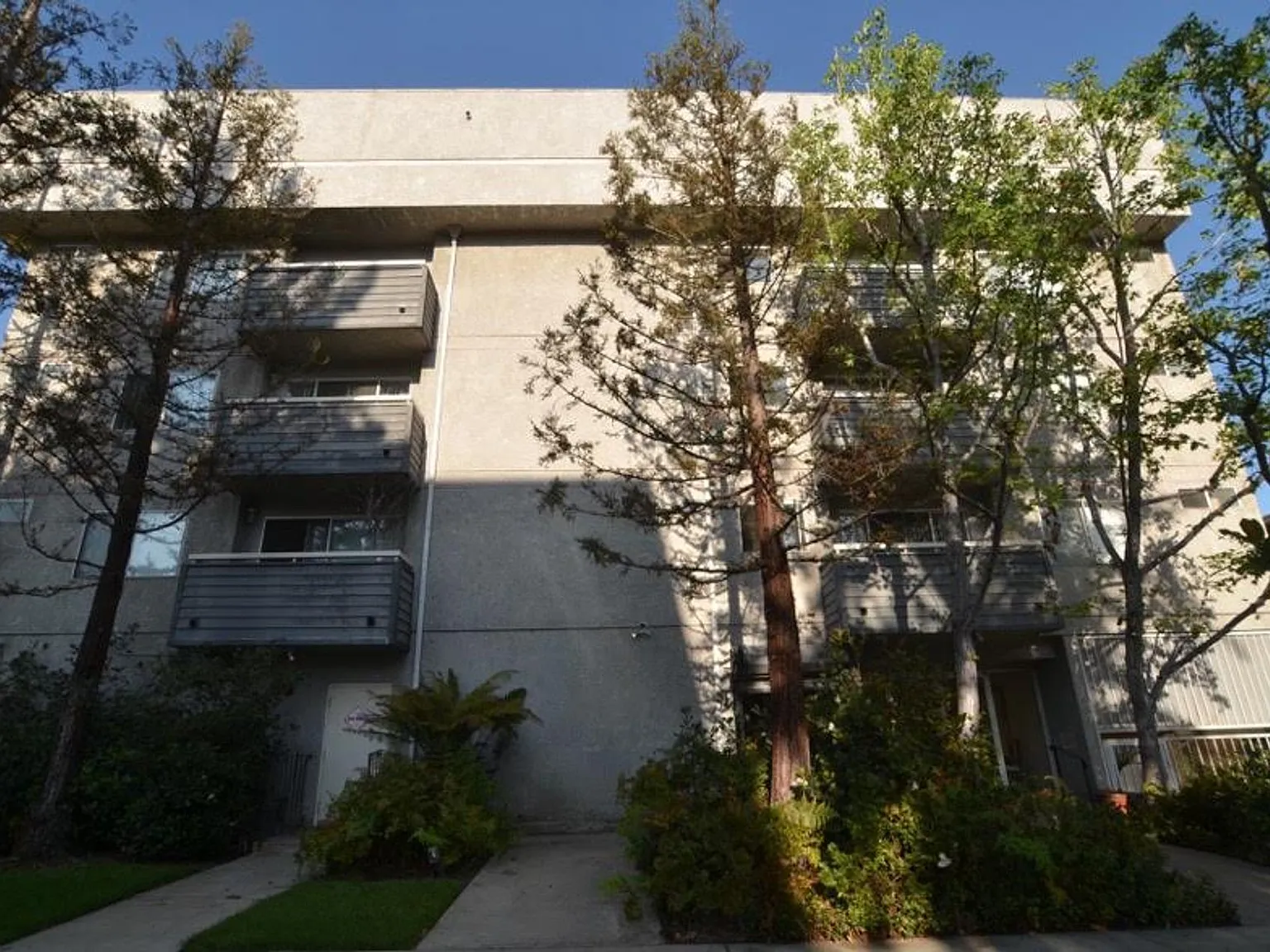 Clark Apartments...Gorgeous 2 Story Penthouse...Full Amenities...CALL NOW! — Photo 1