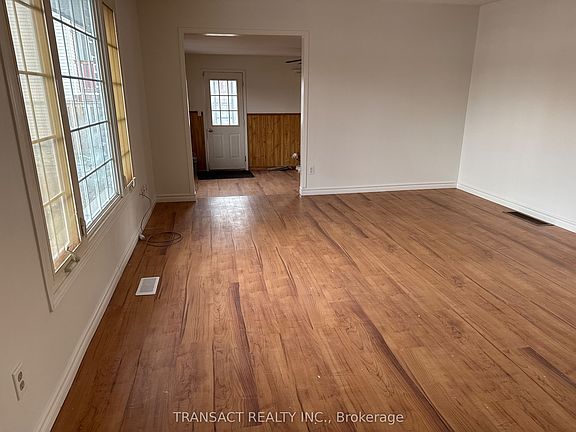 5th image of 44 Roth St