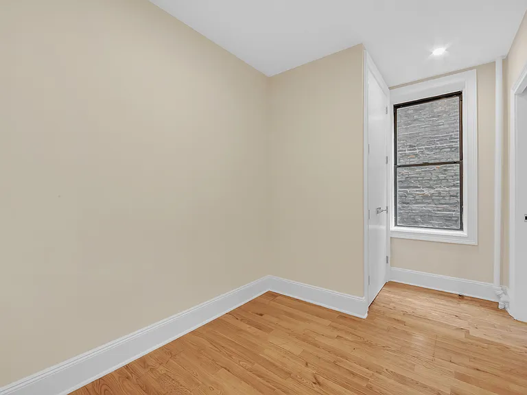 318 E 11th St #6 — Photo 5