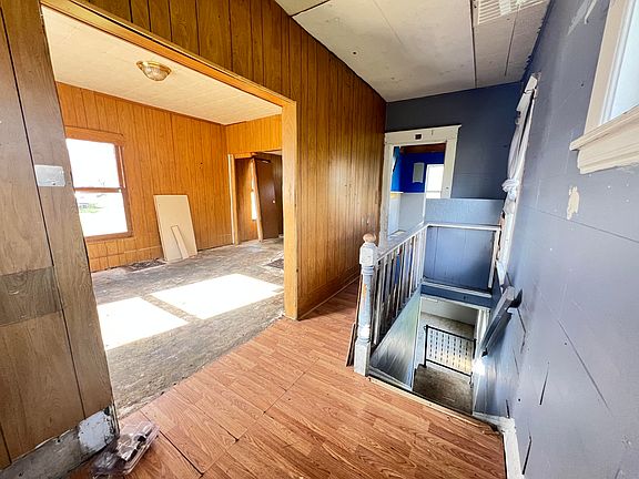 3rd image of 208 1st Ave