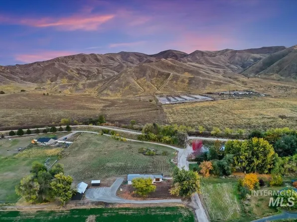 3270 E Locust St, Emmett, ID 83617