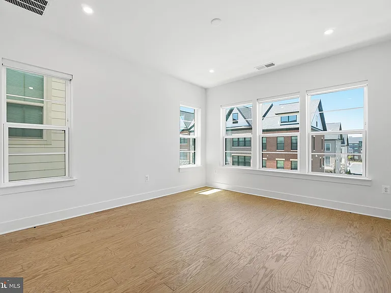 10235 Dalmatian St — Photo 13