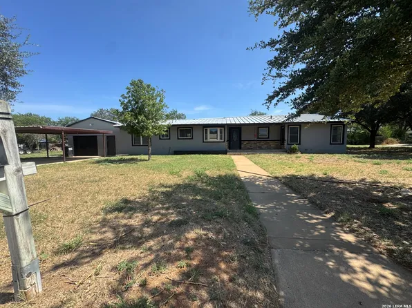 719 E Taft, Pearsall, TX 78061