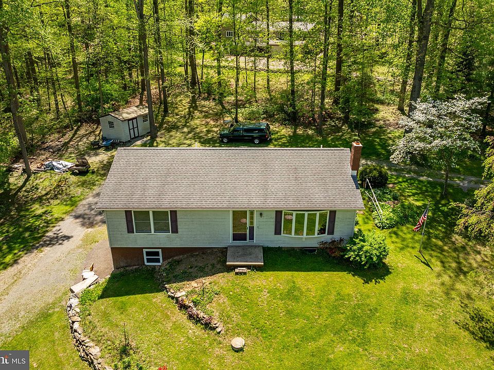 1st image of 6 Camelia Ln