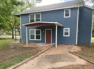 809 Burleson St, Smithville, TX 78957