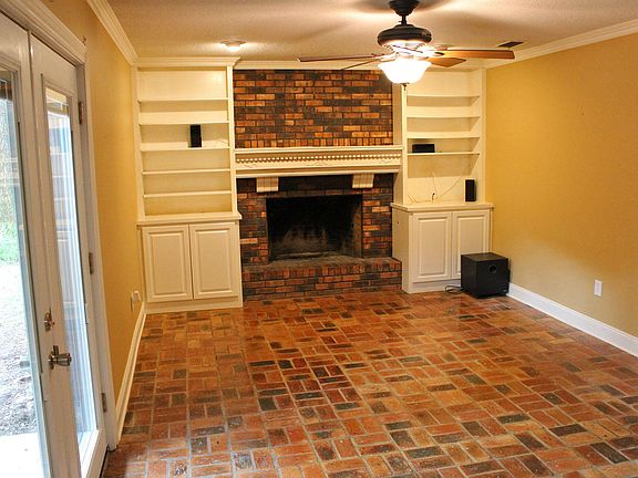2nd image of 2243 Sandalwood Pl