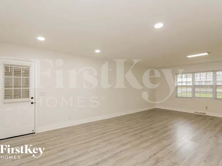 2408 Gemway Dr — Photo 4