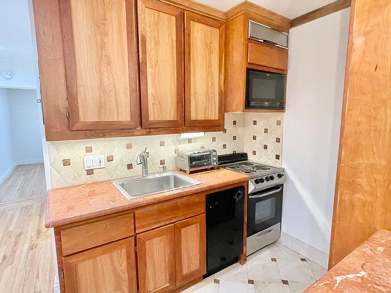 1260 Clay St #206 — Photo 5