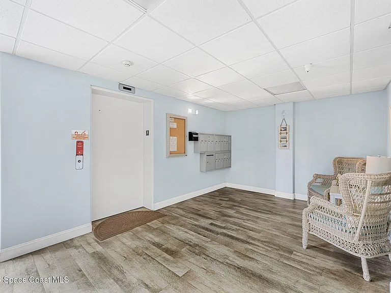210 24th St #301 — Photo 38
