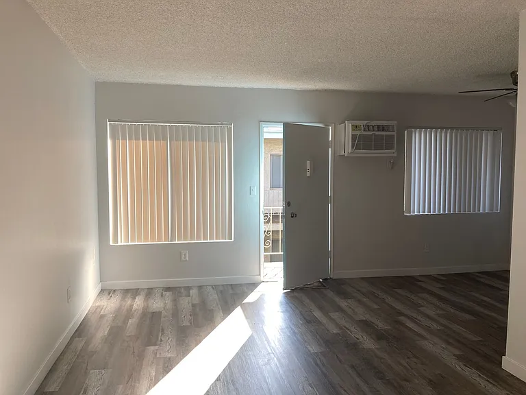 15537 Nordhoff St — Photo 2