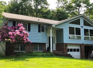 15 Circle Dr, Beach Lake, PA 18405