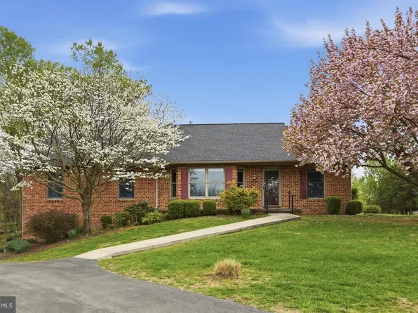 238 Comstock Dr, Shepherdstown, WV 25443