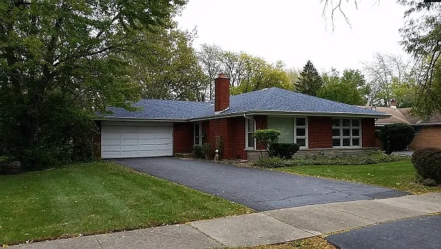 1015 Maple Rd photo 1