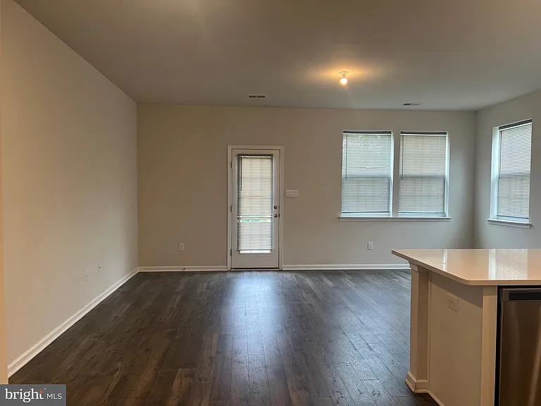 106 Sickler Ct — Photo 5