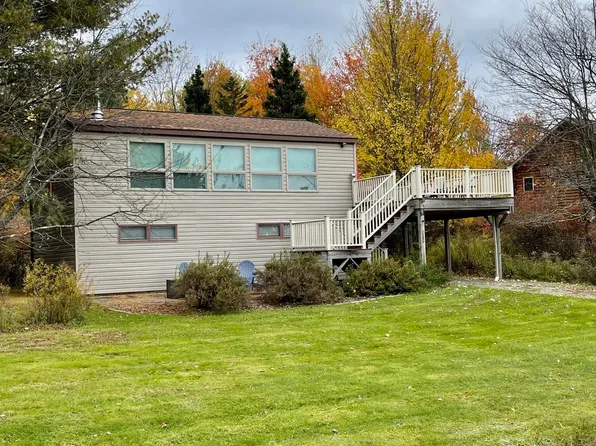 145 Lake Dr, Clifford Township, PA 18470