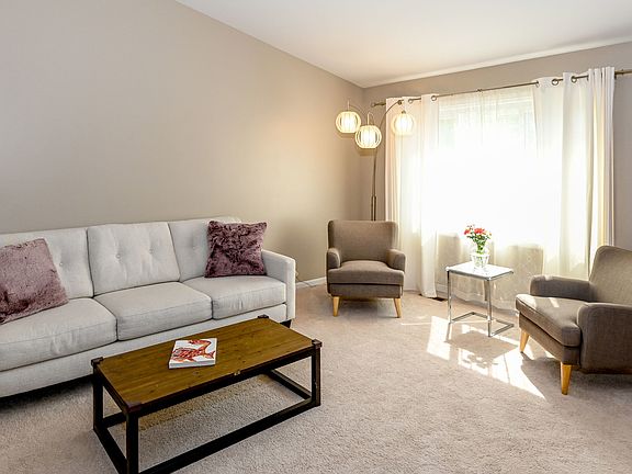2nd image of 1107 N Cardinal Dr