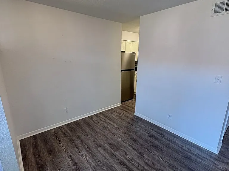 6224 Robinson St #4 — Photo 9