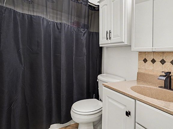 4th image of 742 Riverside Dr