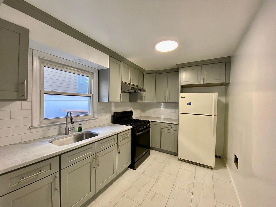 1st image of 22148 58th Ave #1