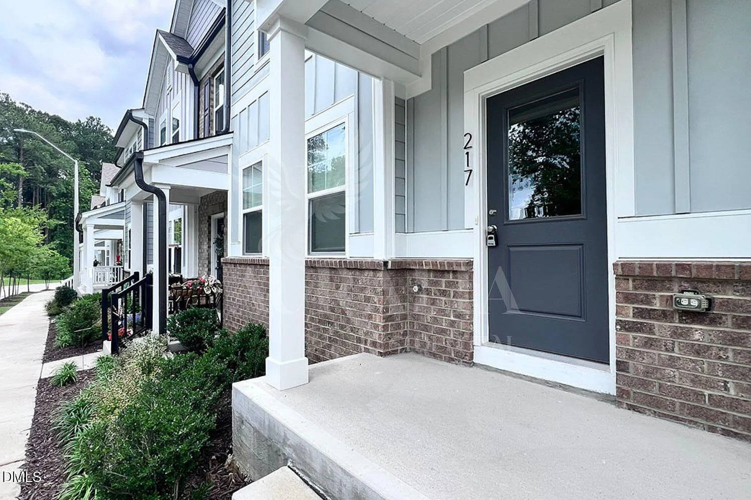 3 bed, 2.5 bath, 1786 sqft, $1,875 — Photo 2