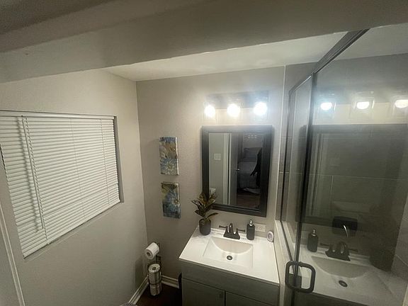 3rd image of 900 Dora St