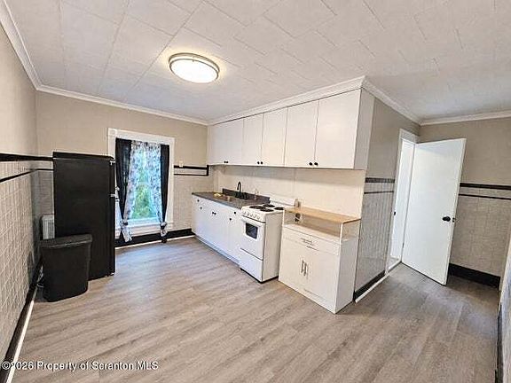 3rd image of 2510 Boulevard Ave