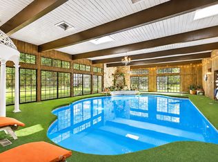25795 Livingston Cir, Farmington Hills, MI 48335
