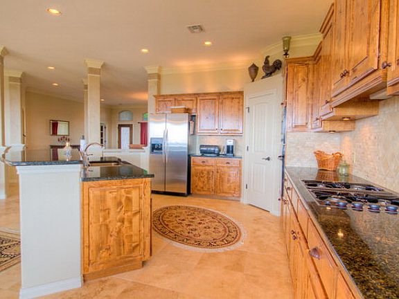 5th image of 2024 Crown View Dr N