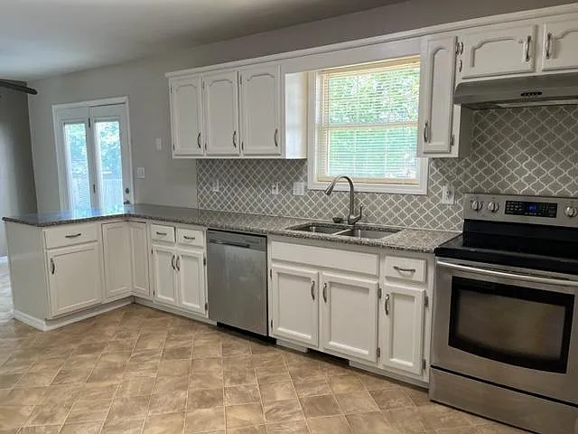 1161 Connemara Way — Photo 19