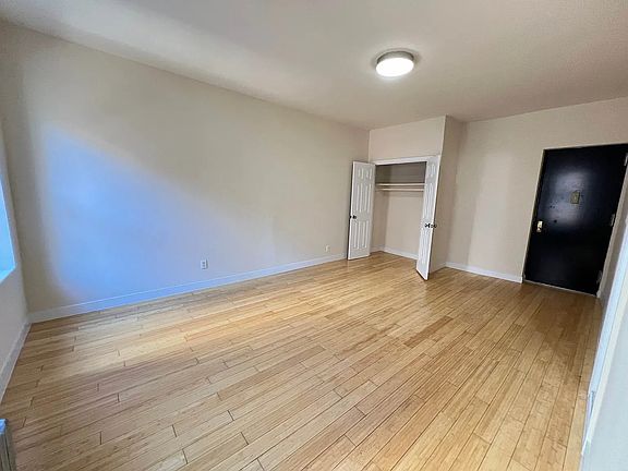 4th image of 11880 Metropolitan Ave APT 3EE