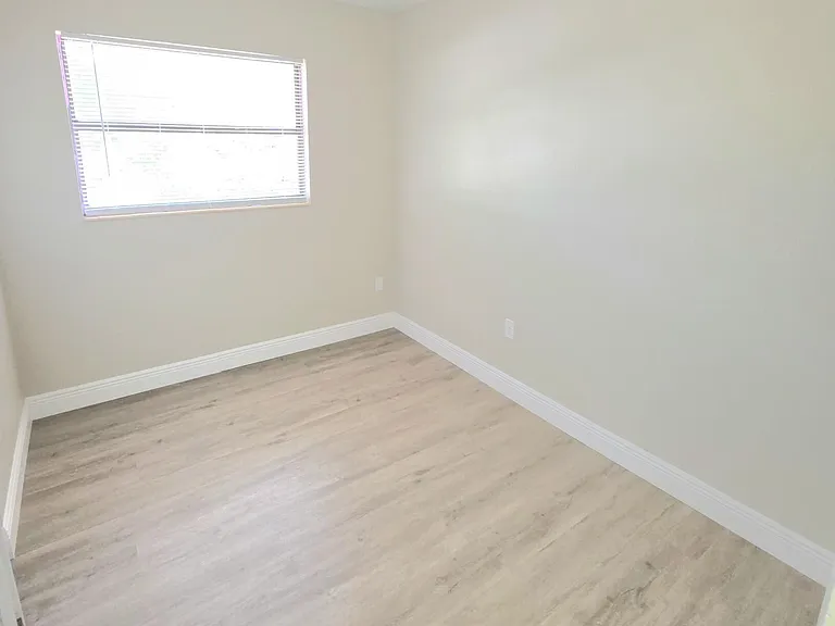4415 Coleridge Ave — Photo 10