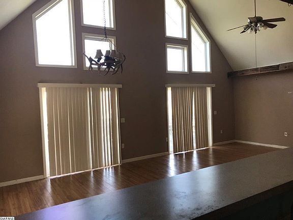 4th image of 150 Fox Hill Ln