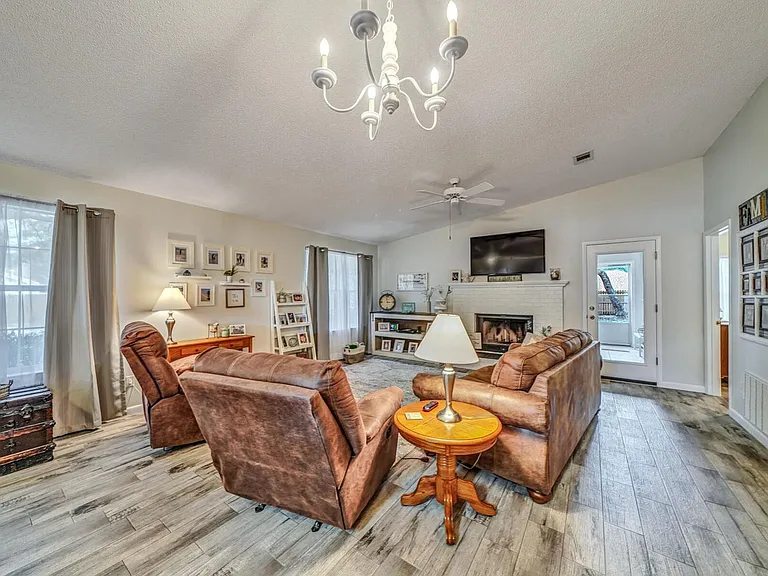 1696 Valparaiso Blvd — Photo 5