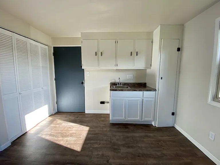 1220 Lore Ln — Photo 5