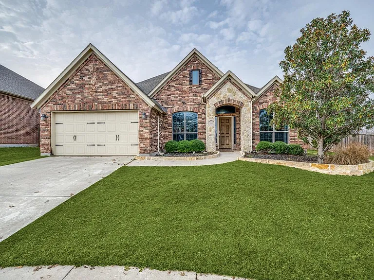 360 Falstaff Dr — Photo 1