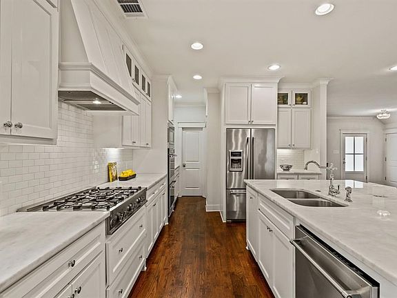 3rd image of 9722 Shoreview Rd