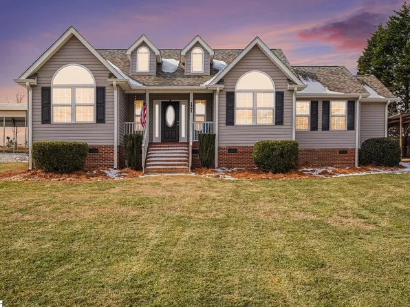 121 Bridgewater Rd, Pickens, SC 29671