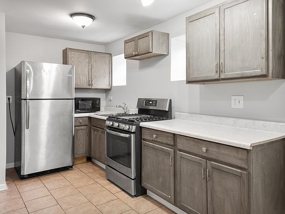 3rd image of 2724 W Lexington St #G