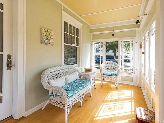 4th image of 215 Roberts Ave