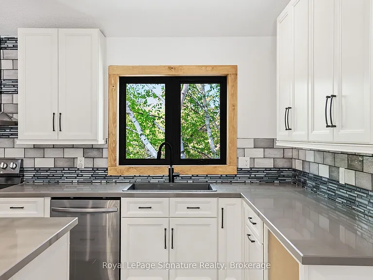 585 Oxbow Cres — Photo 11