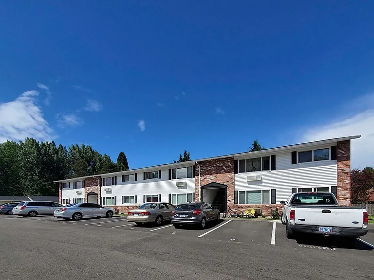 Kristin Apartments — Photo 8