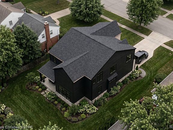 5th image of 1696 Hazel Ave