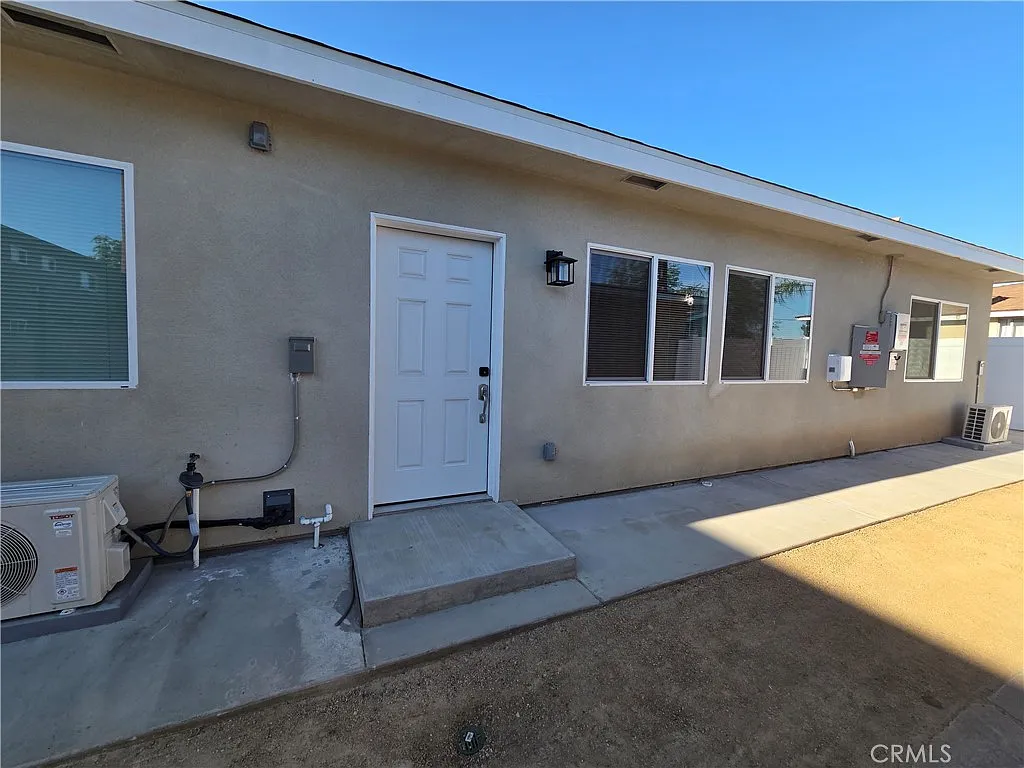 3 bed, 1100 sqft, $3,200 — Photo 1