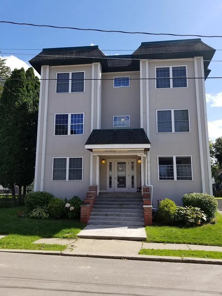 3 bed, 1200 sqft, $1,260 — Photo 1