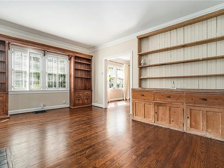 2378 Glenwood Dr NE — Photo 4