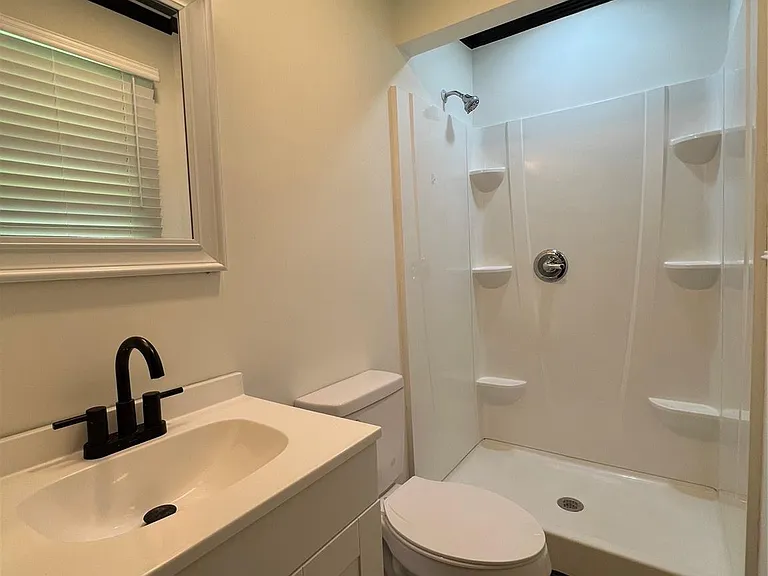 1214 Northwoods Dr — Photo 6