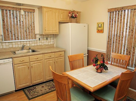 Eat-in Kitchen