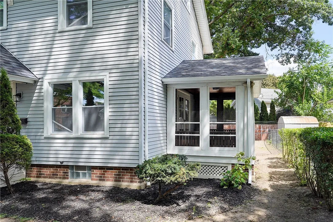 3 bed, 1.5 bath, 1675 sqft, $2,895 — Photo 4